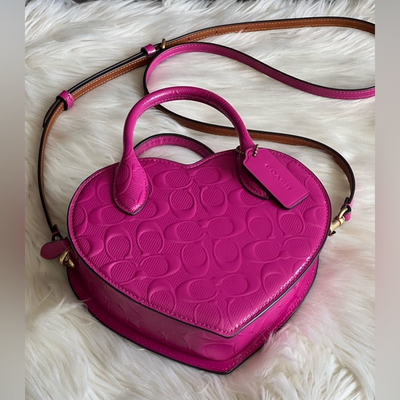 CN600 - Coach Heart Bag in Signature Leather - Picture 6 of 13